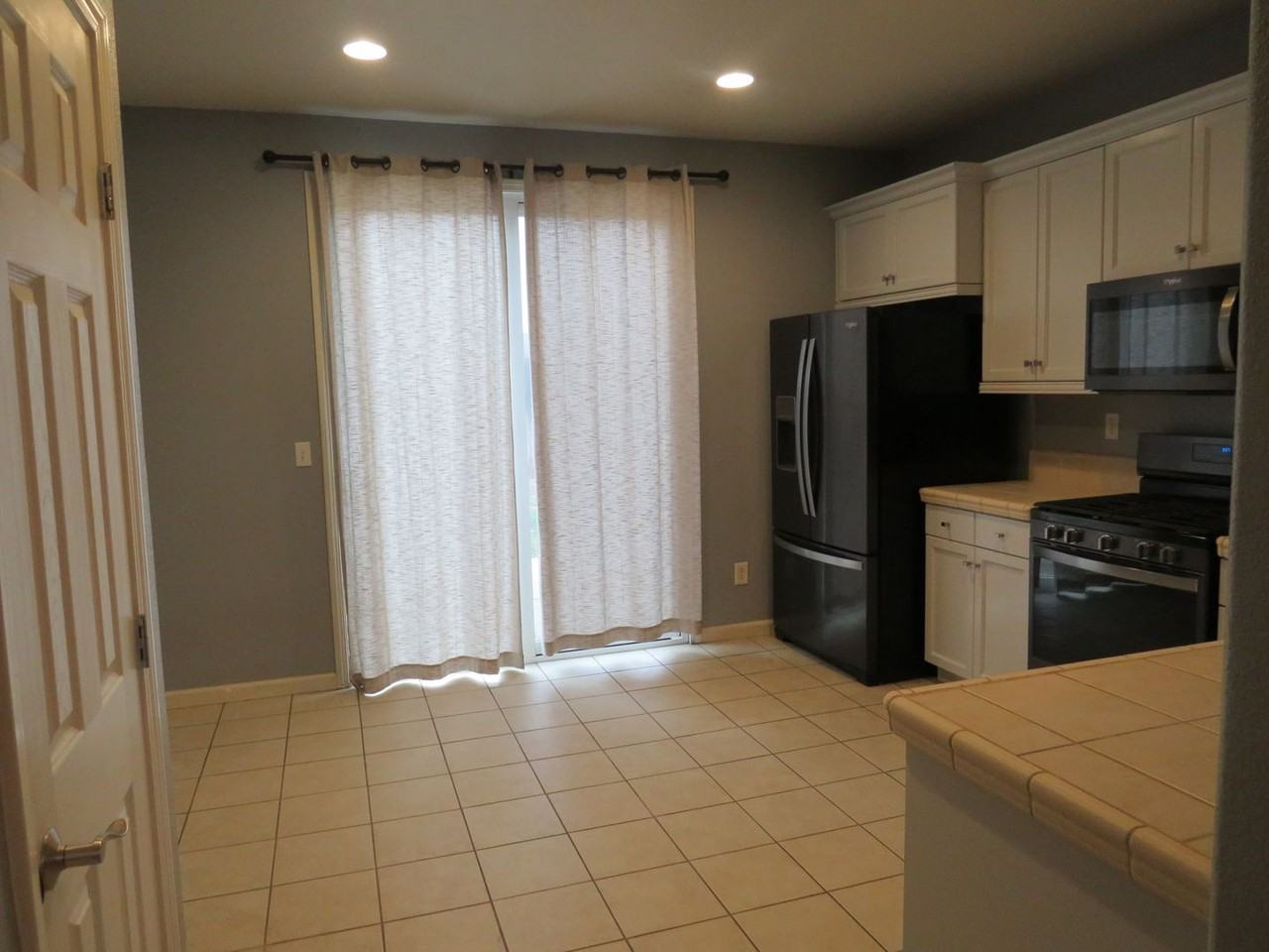 734 Salomon Dr - Photo 7 of 18