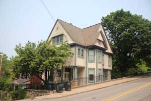 featured image of 221B Grant St