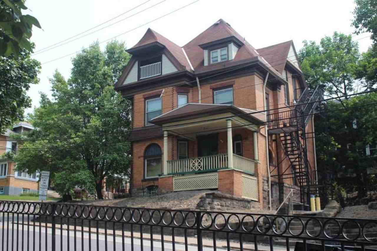 221B Grant St - Photo 3 of 5