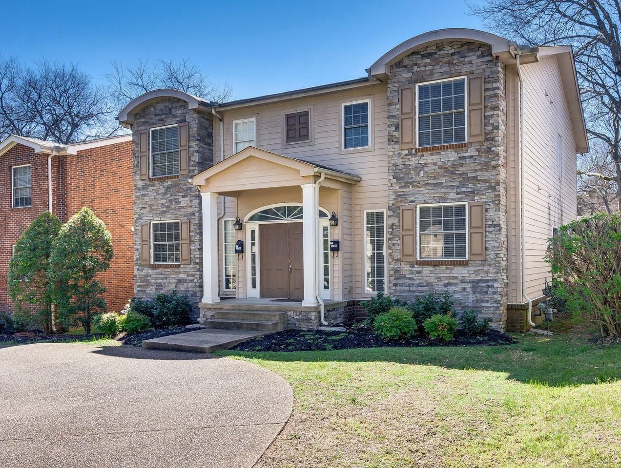 2615 Belcourt Ave - Photo 3 of 44