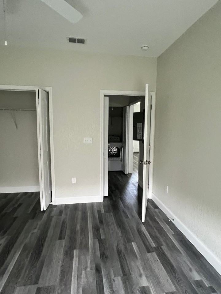 45 25th St Se - Photo 2 of 5