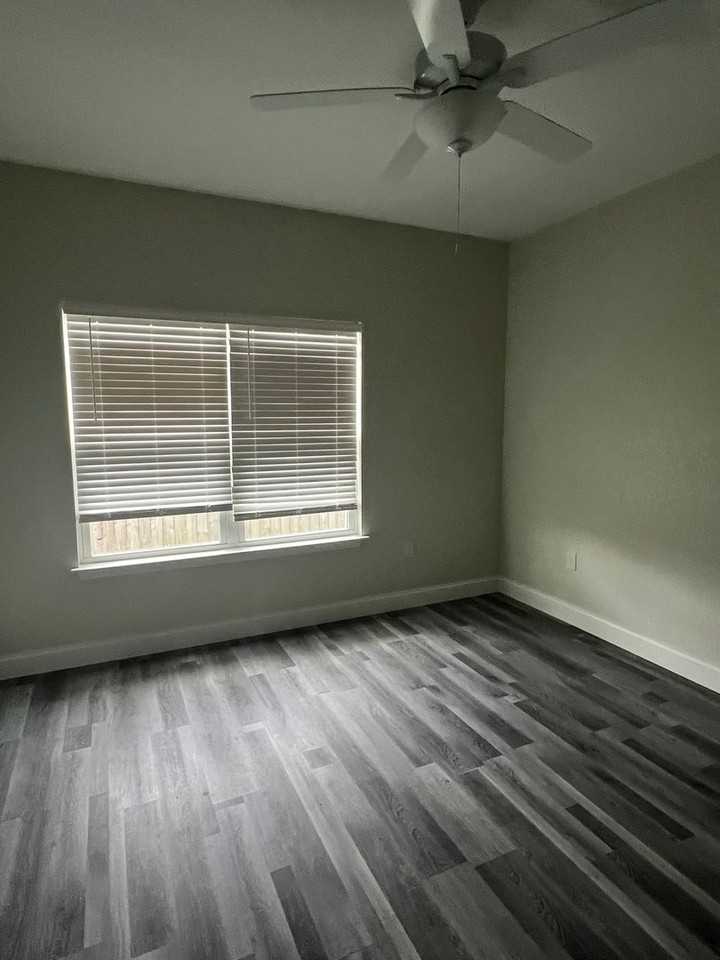 45 25th St Se - Photo 3 of 5