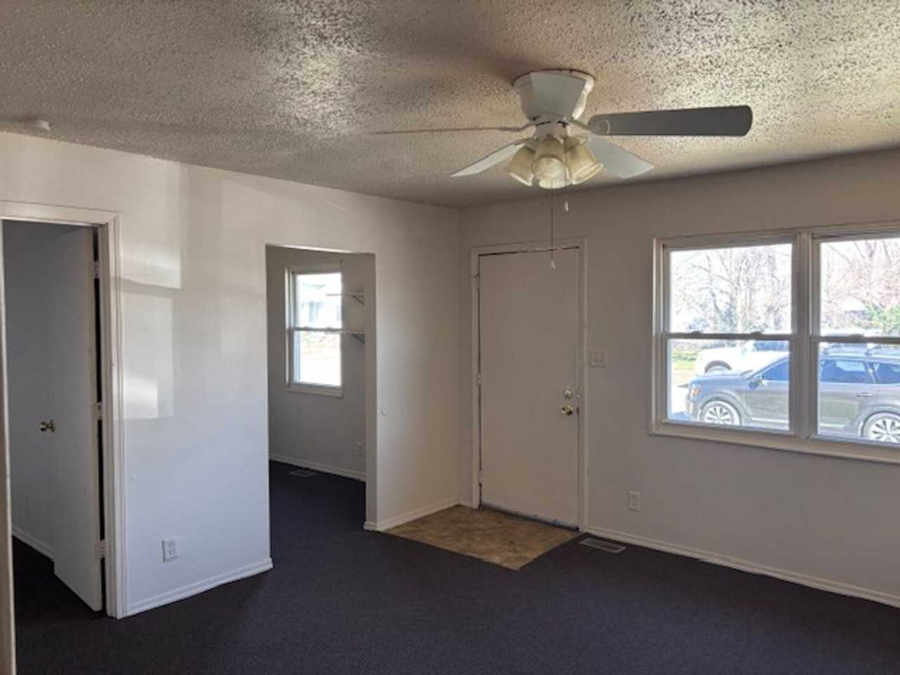 701 East Oregon Street - Photo 2 of 10