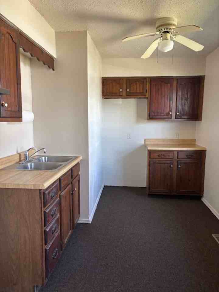 701 East Oregon Street - Photo 3 of 10