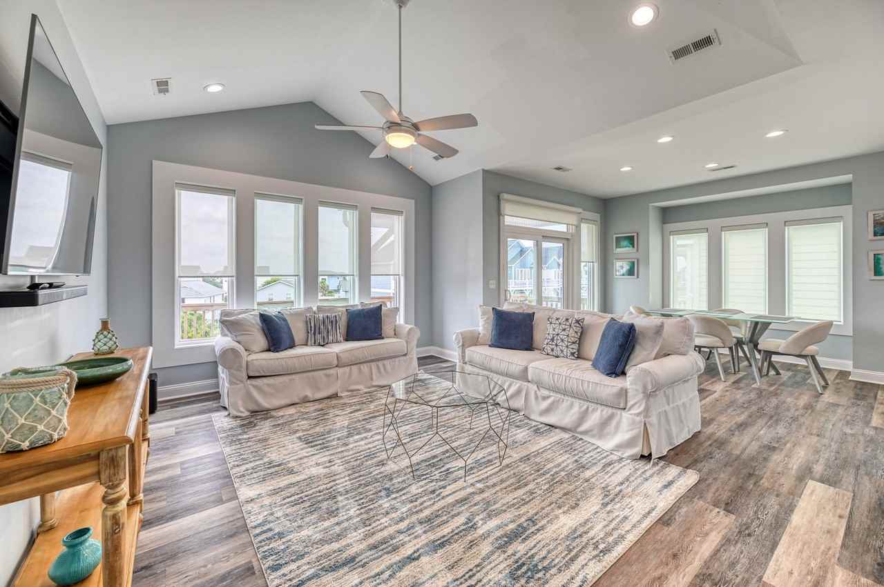 320 Oceanaire Lane - Photo 6 of 26