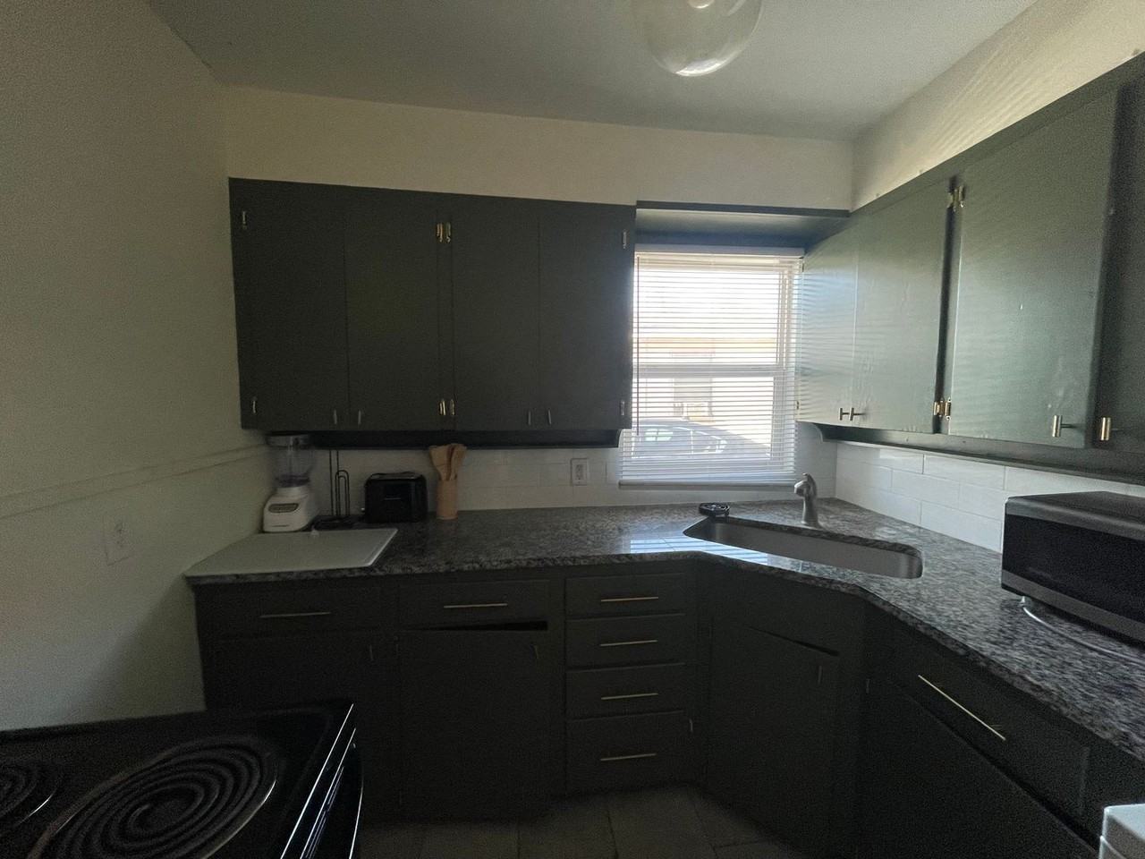709 E North 12th St - Photo 4 of 7