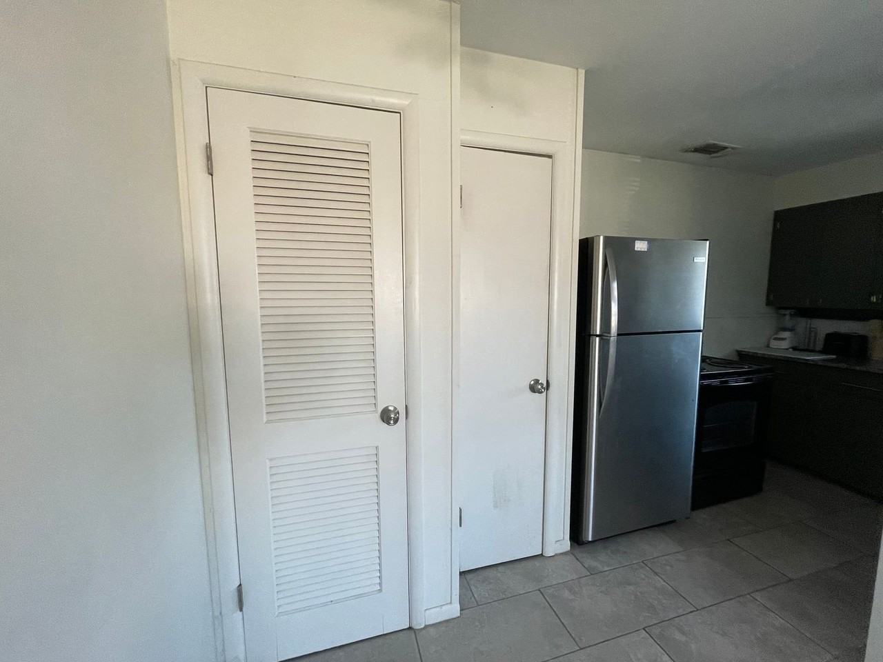 709 E North 12th St - Photo 5 of 7