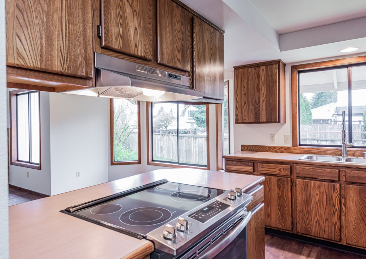 1803 Ne 152nd St - Photo 2 of 22