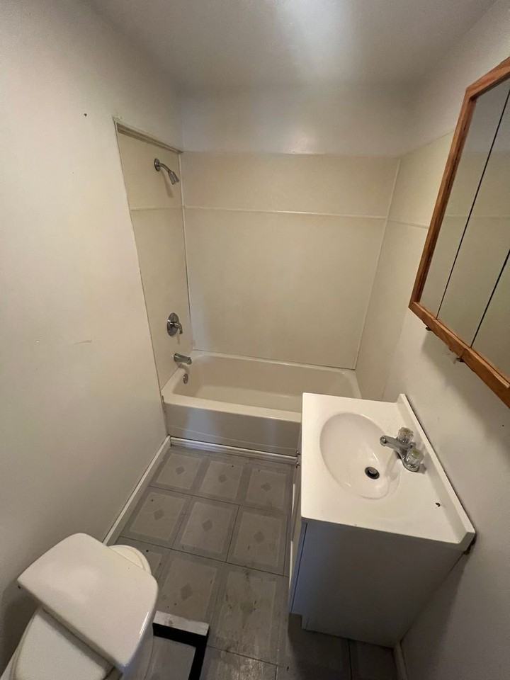 820 S Pasfield St - Photo 2 of 5