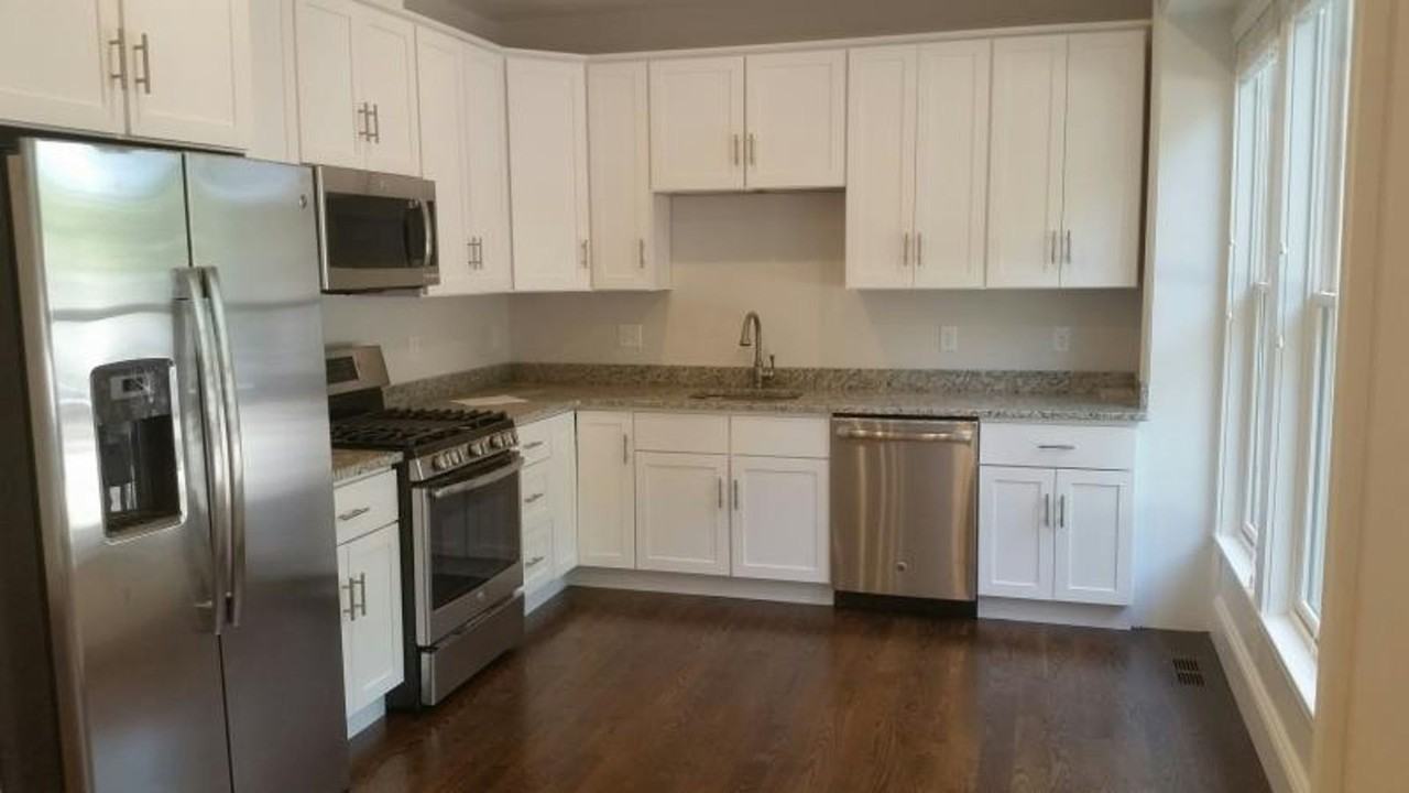 2044A Beacon St - Photo 3 of 8