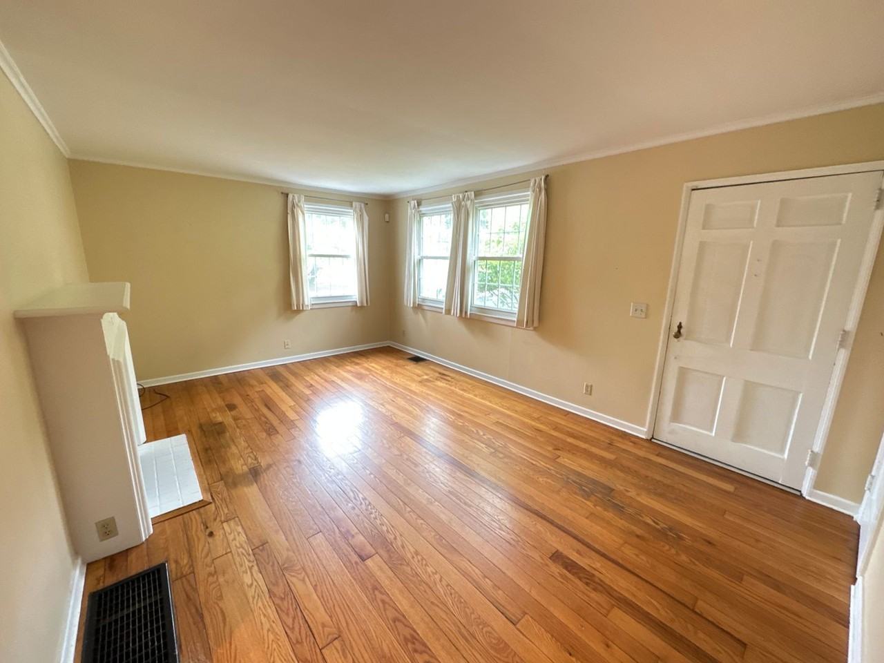 5503 Indianola Ave - Photo 5 of 17