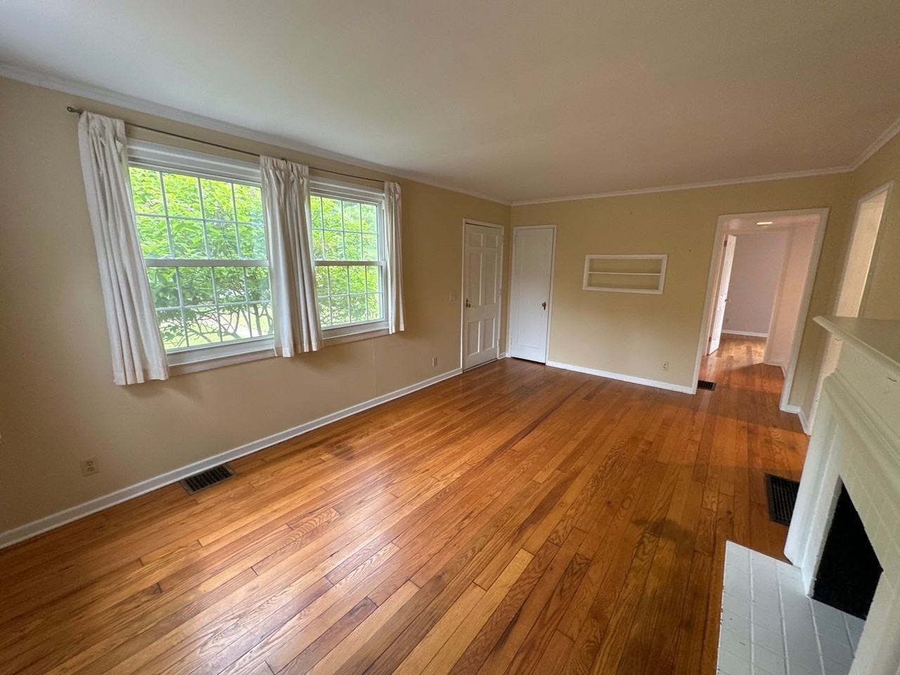 5503 Indianola Ave - Photo 6 of 17