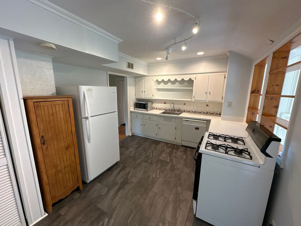 5503 Indianola Ave - Photo 7 of 17