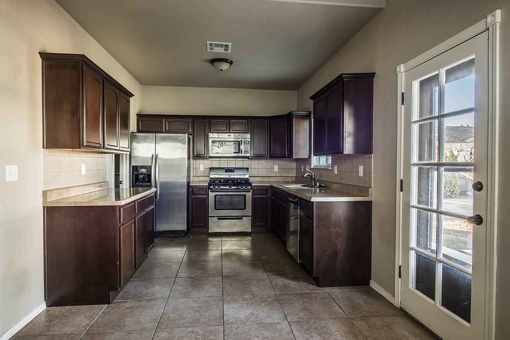 14259 Gil Reyes Dr - Photo 5 of 24