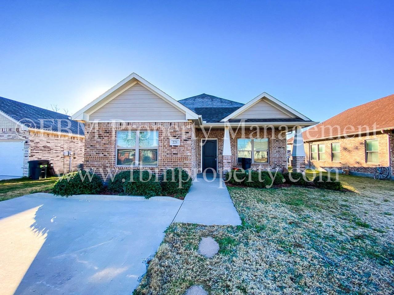 221 E Paris St - Photo 2 of 18