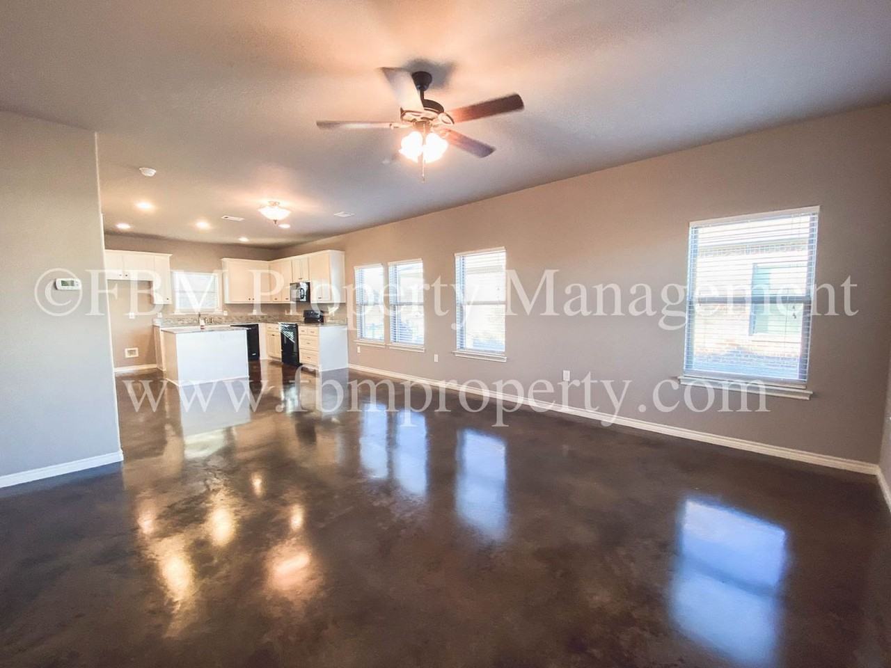 221 E Paris St - Photo 3 of 18