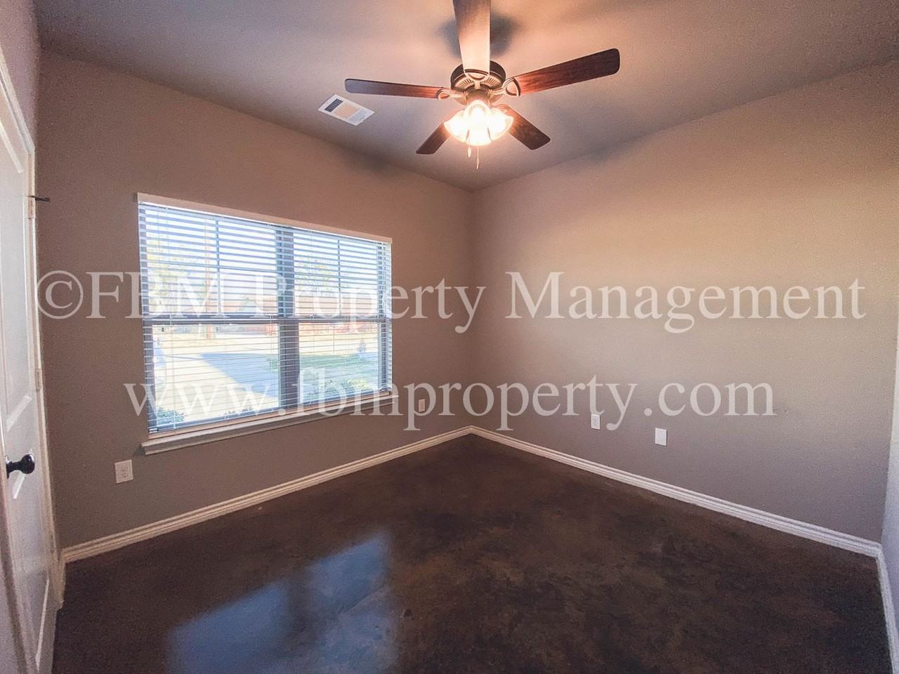 221 E Paris St - Photo 4 of 18