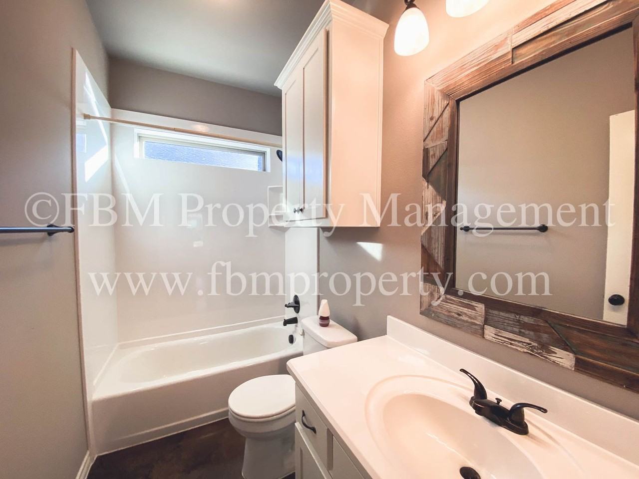 221 E Paris St - Photo 5 of 18