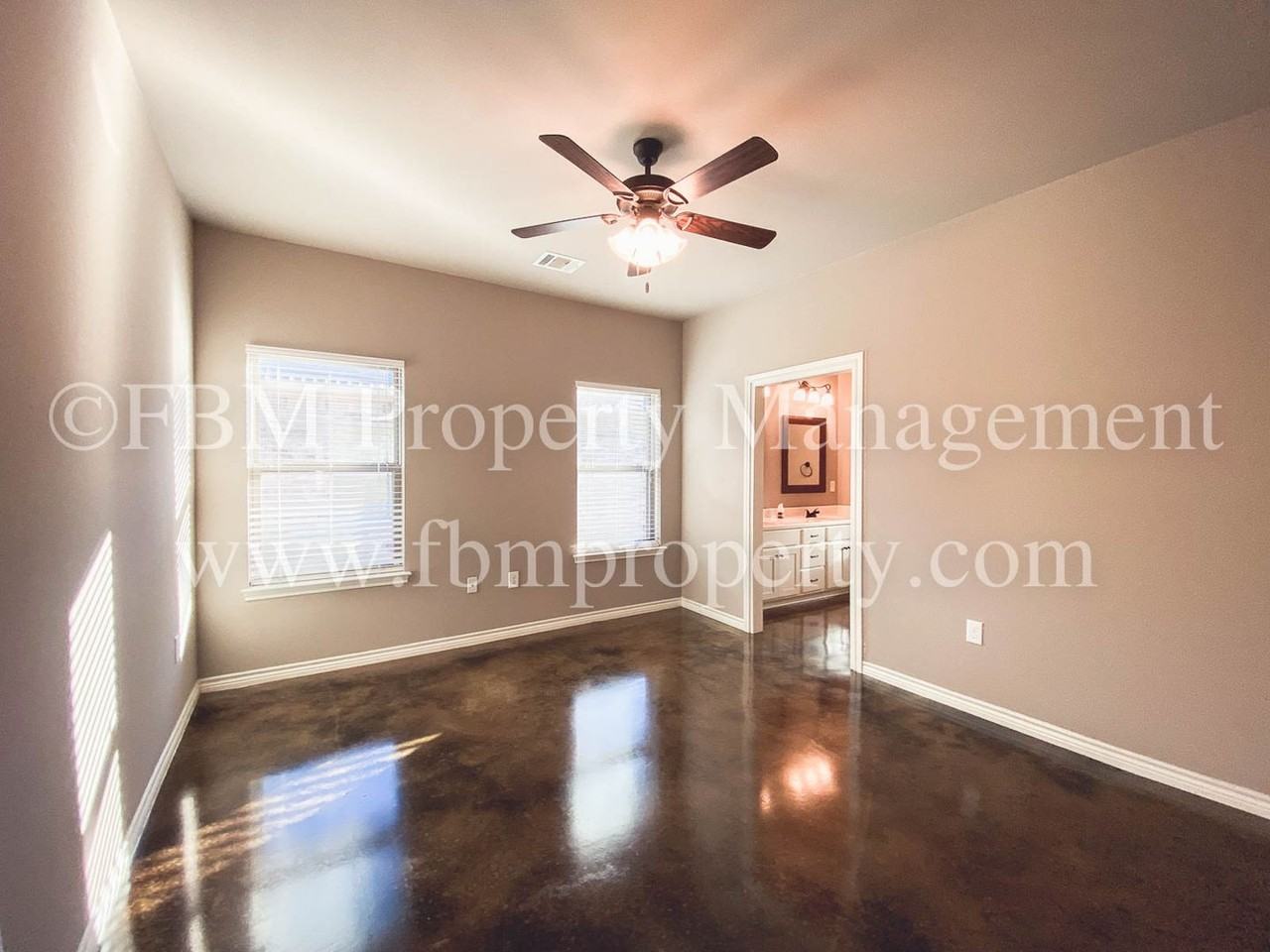 221 E Paris St - Photo 7 of 18