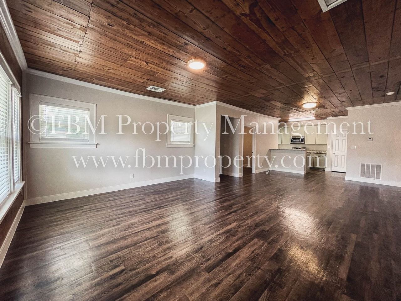 104 Sunset Cir - Photo 2 of 16