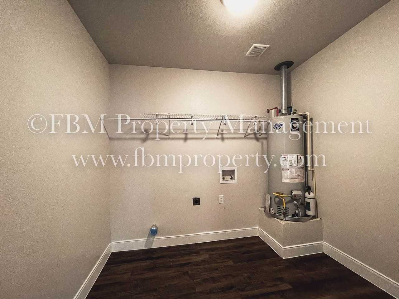 104 Sunset Cir - Photo 3 of 16