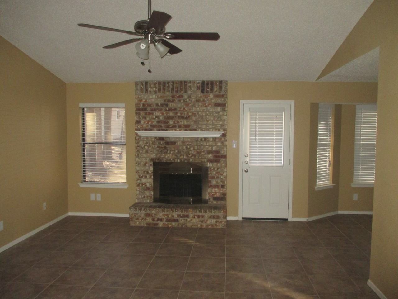 741 Lake Crest Pkwy - Photo 2 of 15