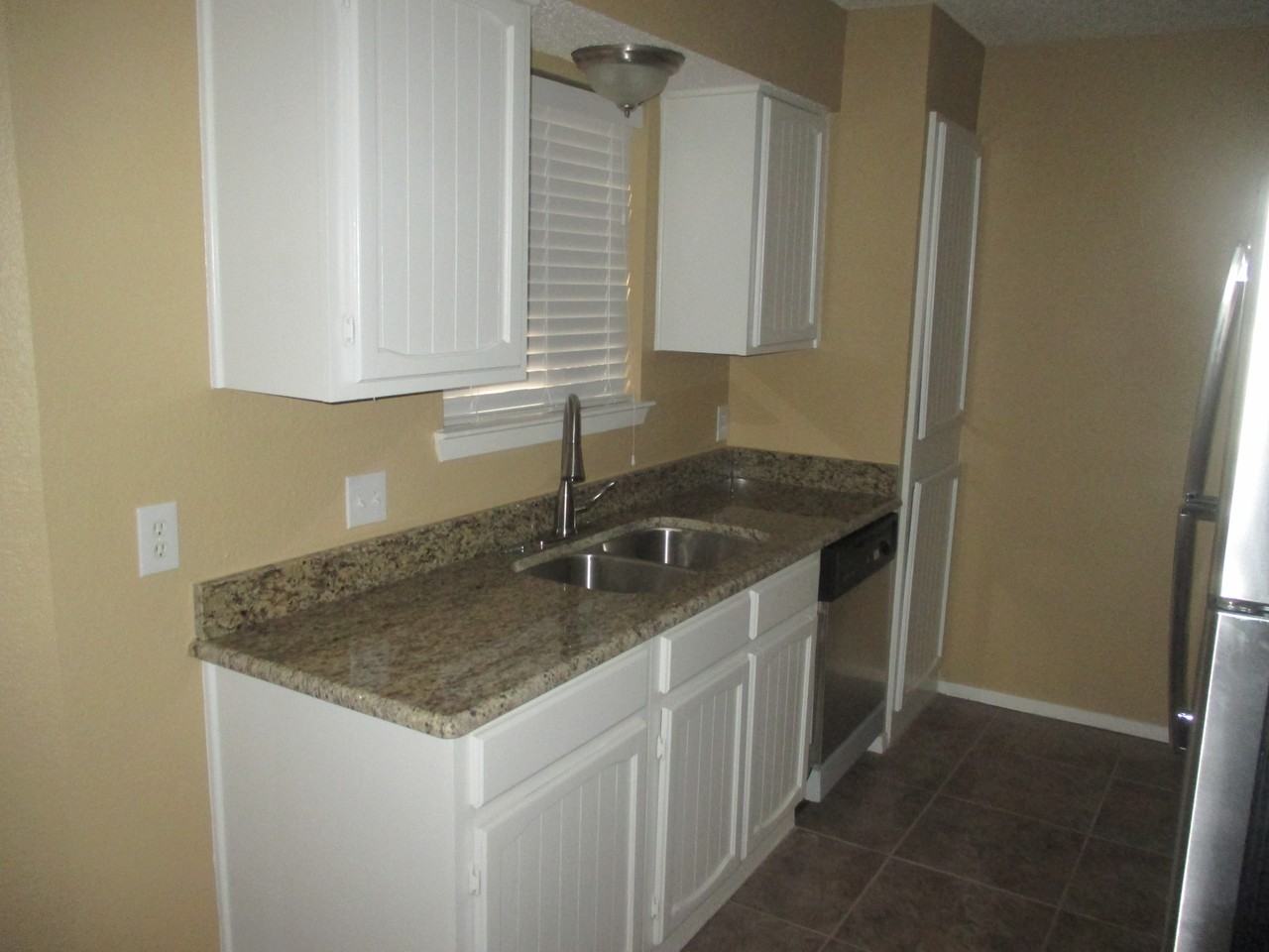 741 Lake Crest Pkwy - Photo 3 of 15