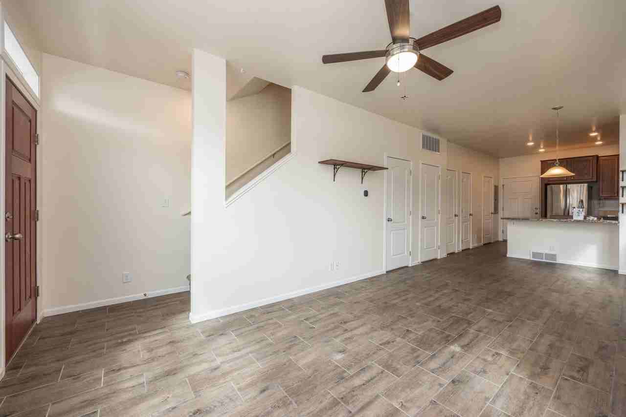 688 Grand Market Ave - Photo 2 of 30