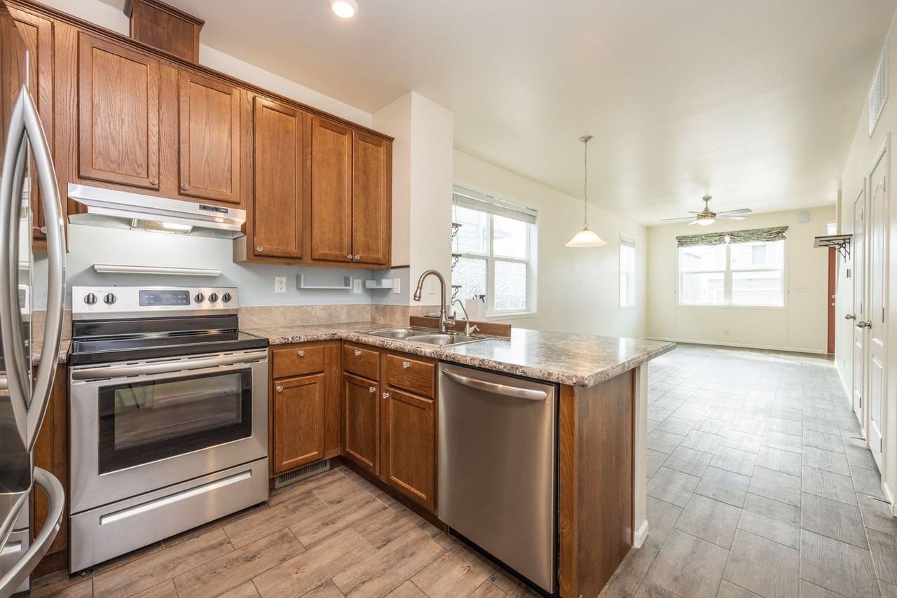 688 Grand Market Ave - Photo 5 of 30