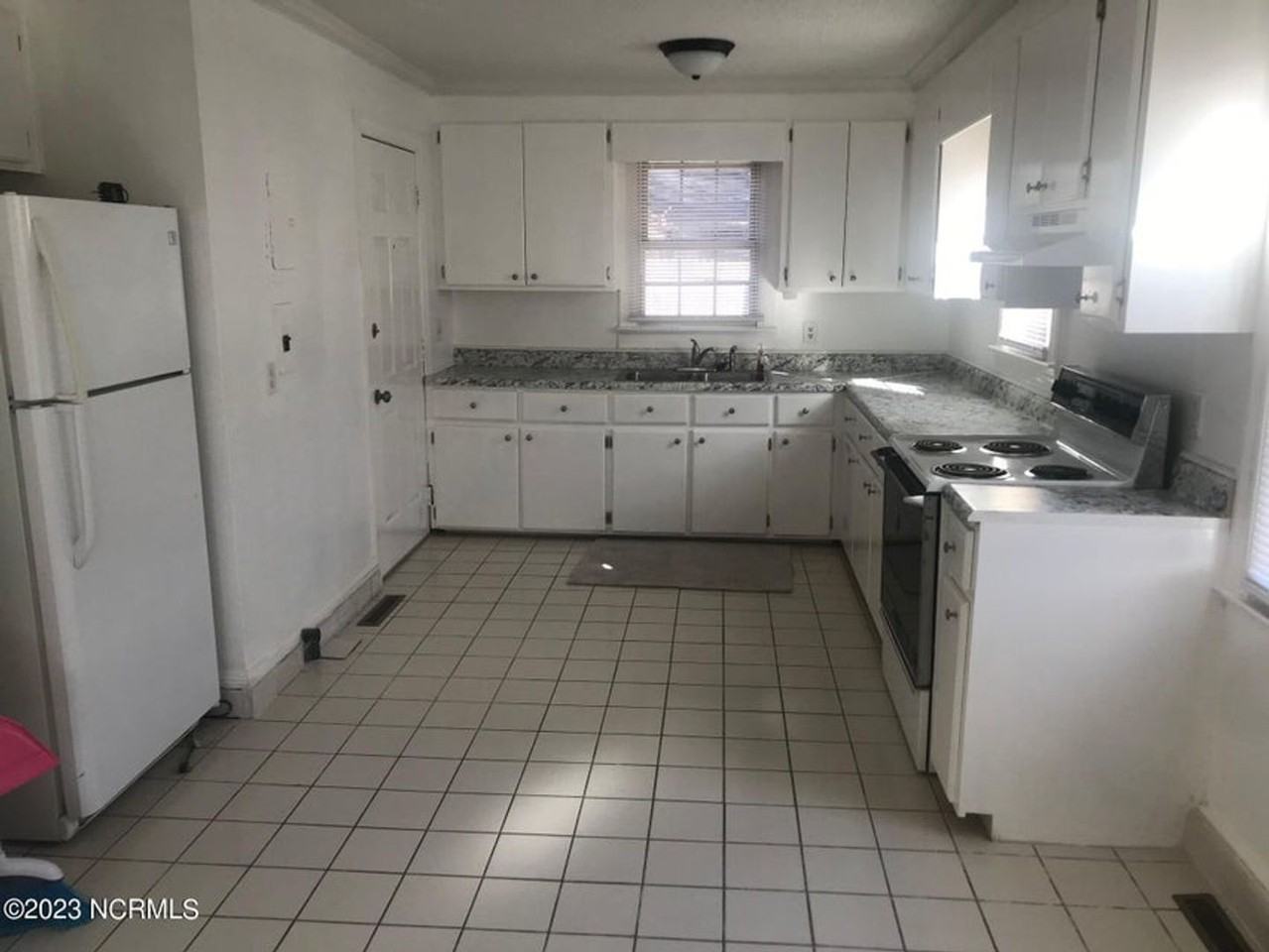 3503 Scott St - Photo 3 of 17