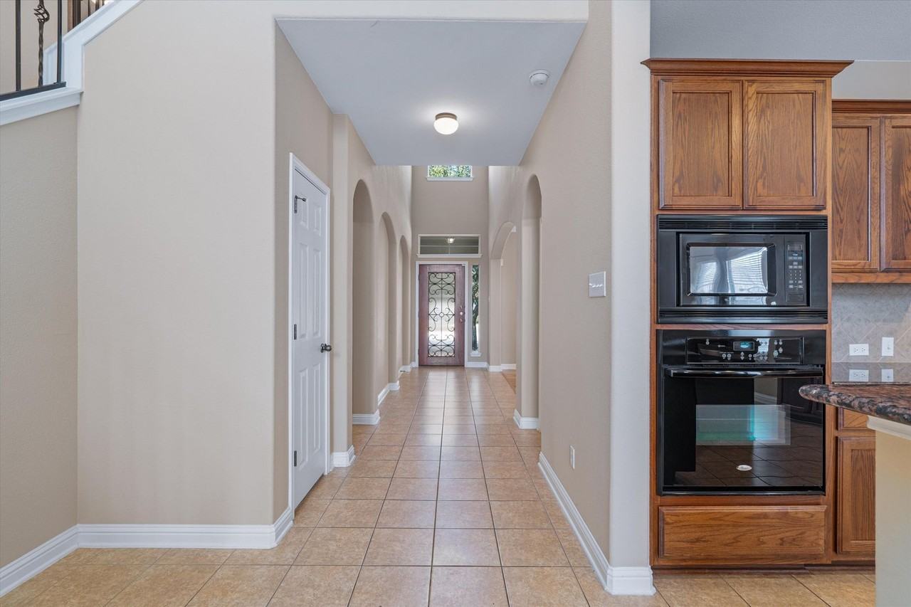 620 620 Middle Creek Drive - Photo 3 of 48