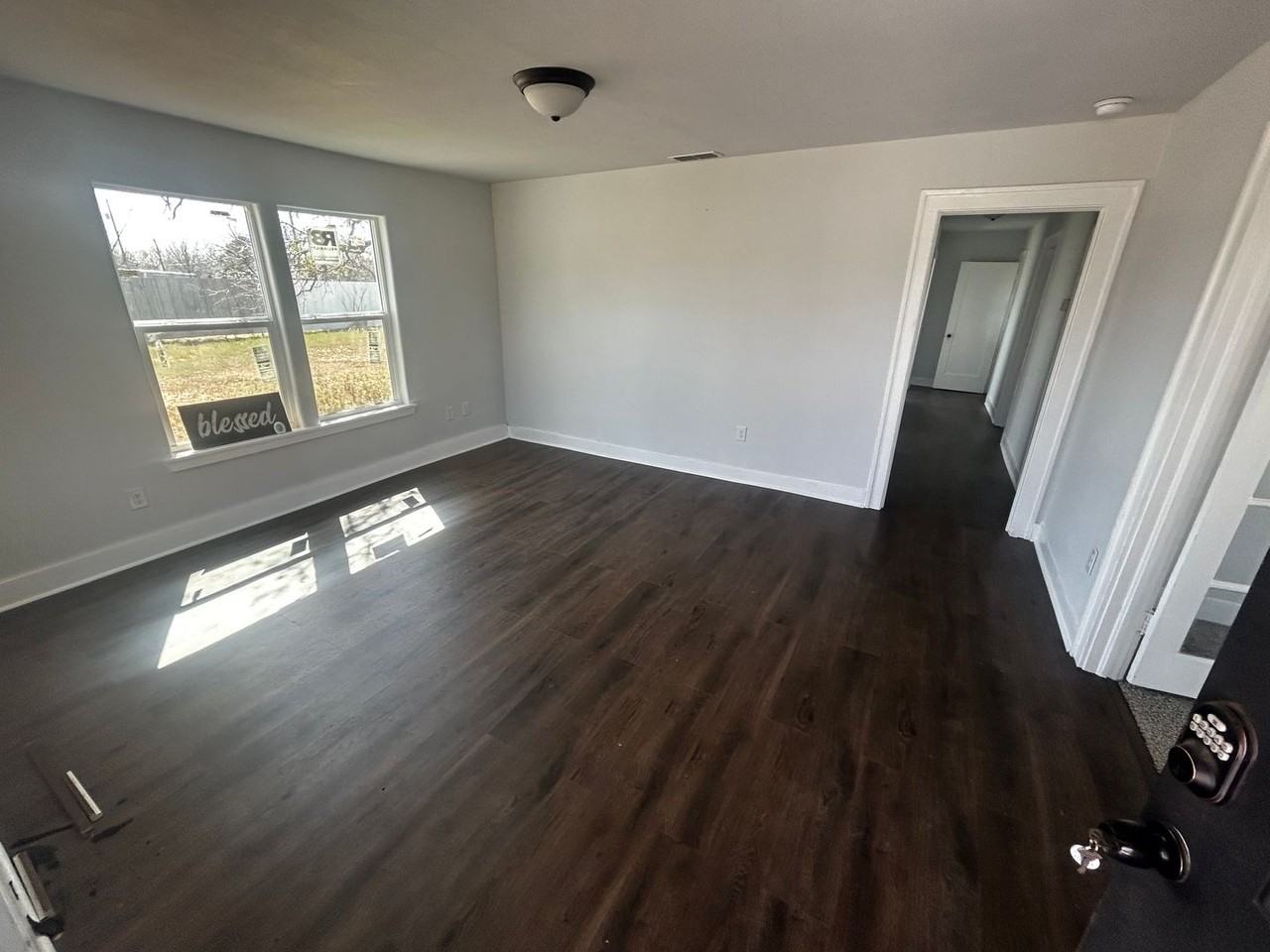 1742 Victoria St - Photo 2 of 12