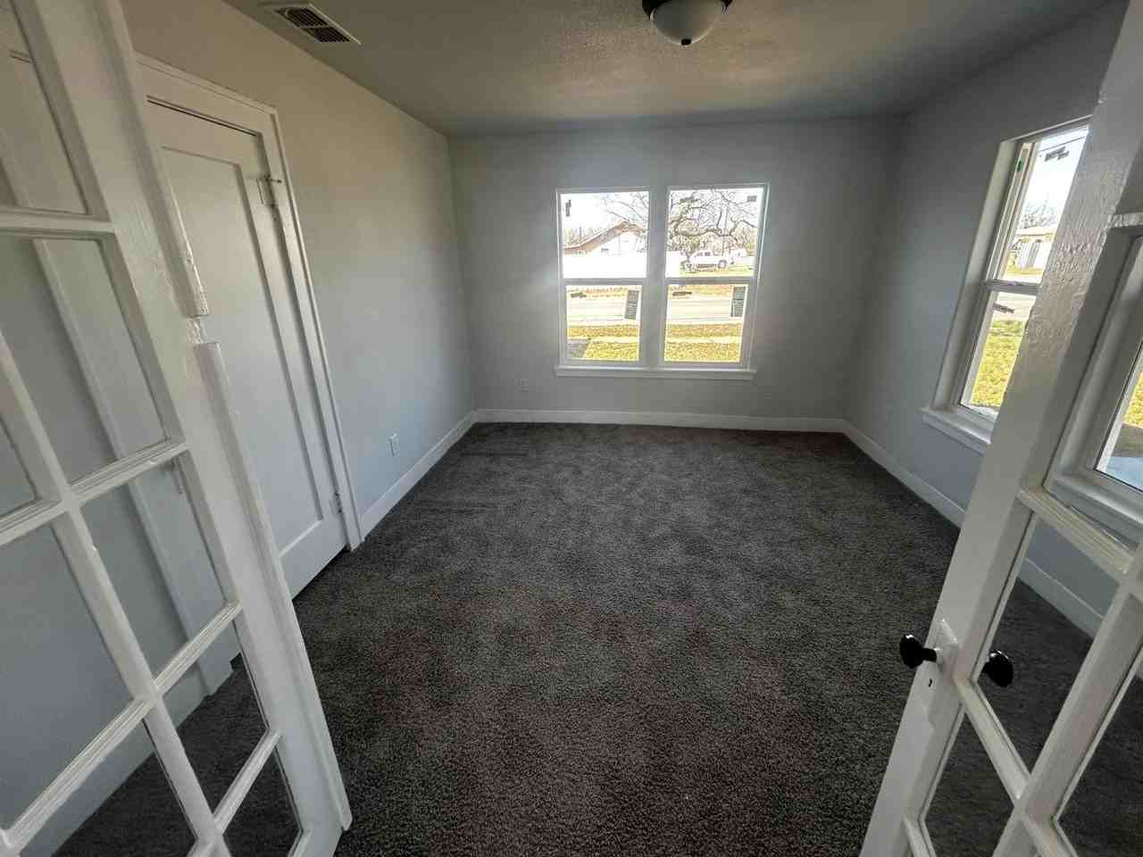 1742 Victoria St - Photo 3 of 12