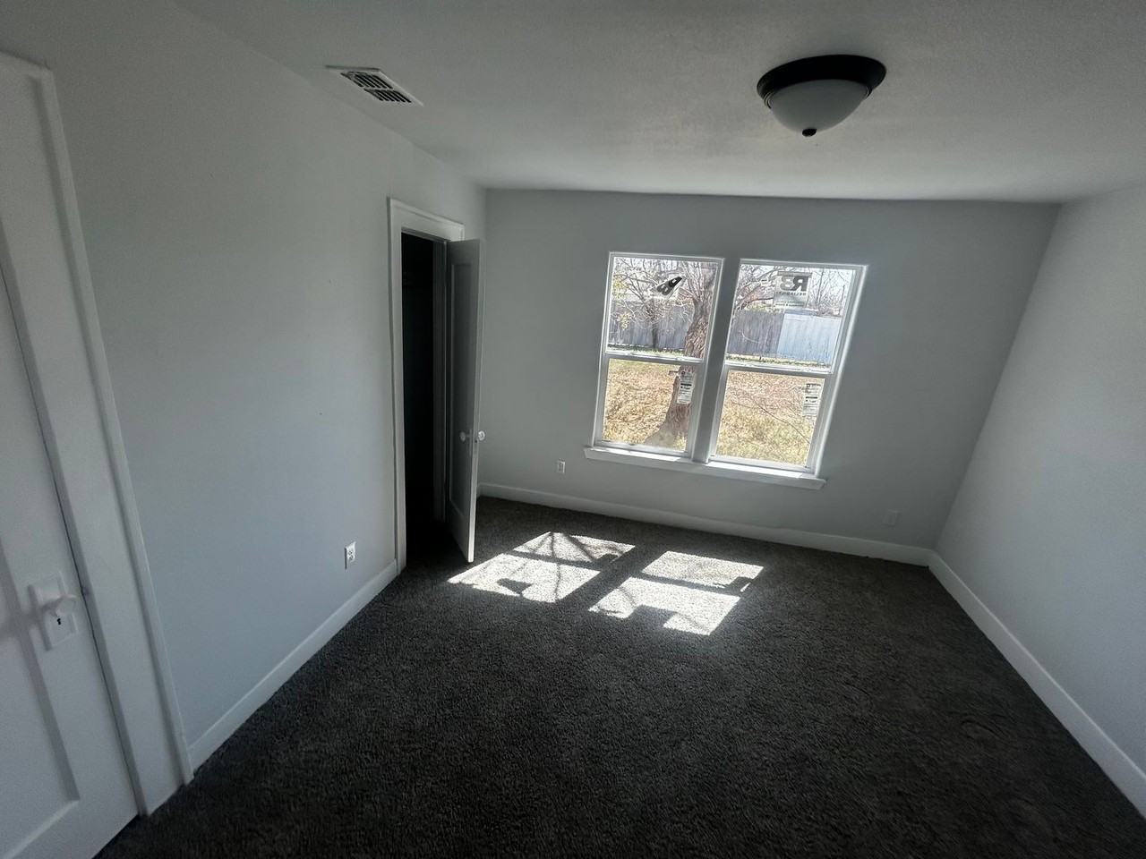 1742 Victoria St - Photo 7 of 12