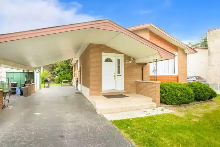 110 Mountbatten Dr - Photo 2 of 13