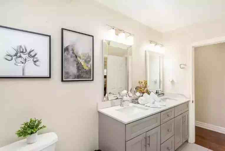 110 Mountbatten Dr - Photo 3 of 13