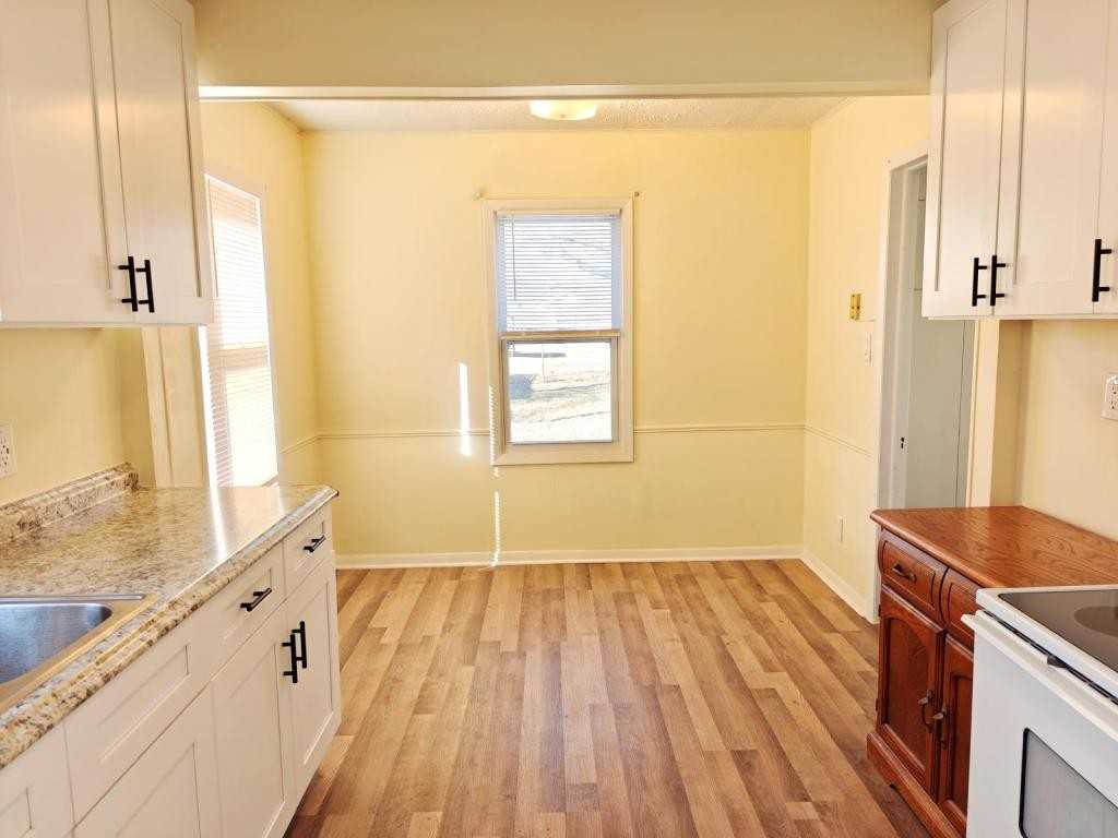 36122 Booth Ave - Photo 3 of 16