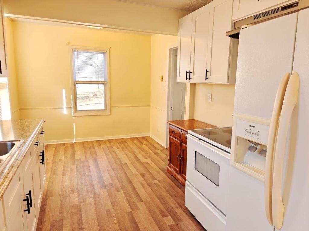 36122 Booth Ave - Photo 4 of 16