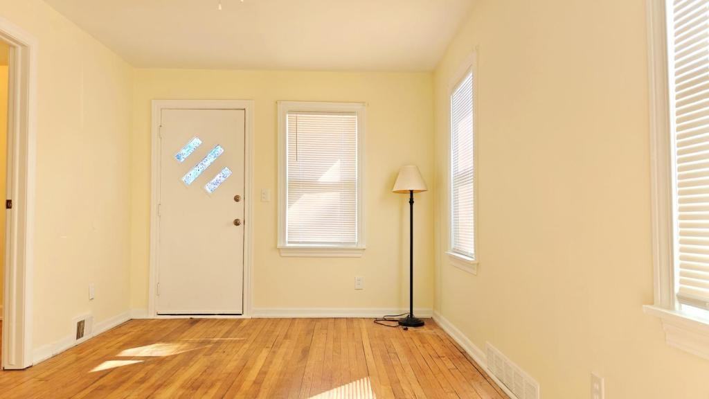 36122 Booth Ave - Photo 5 of 16