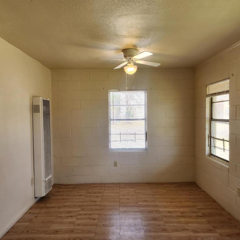 610 Ruiz St - Photo 2 of 5