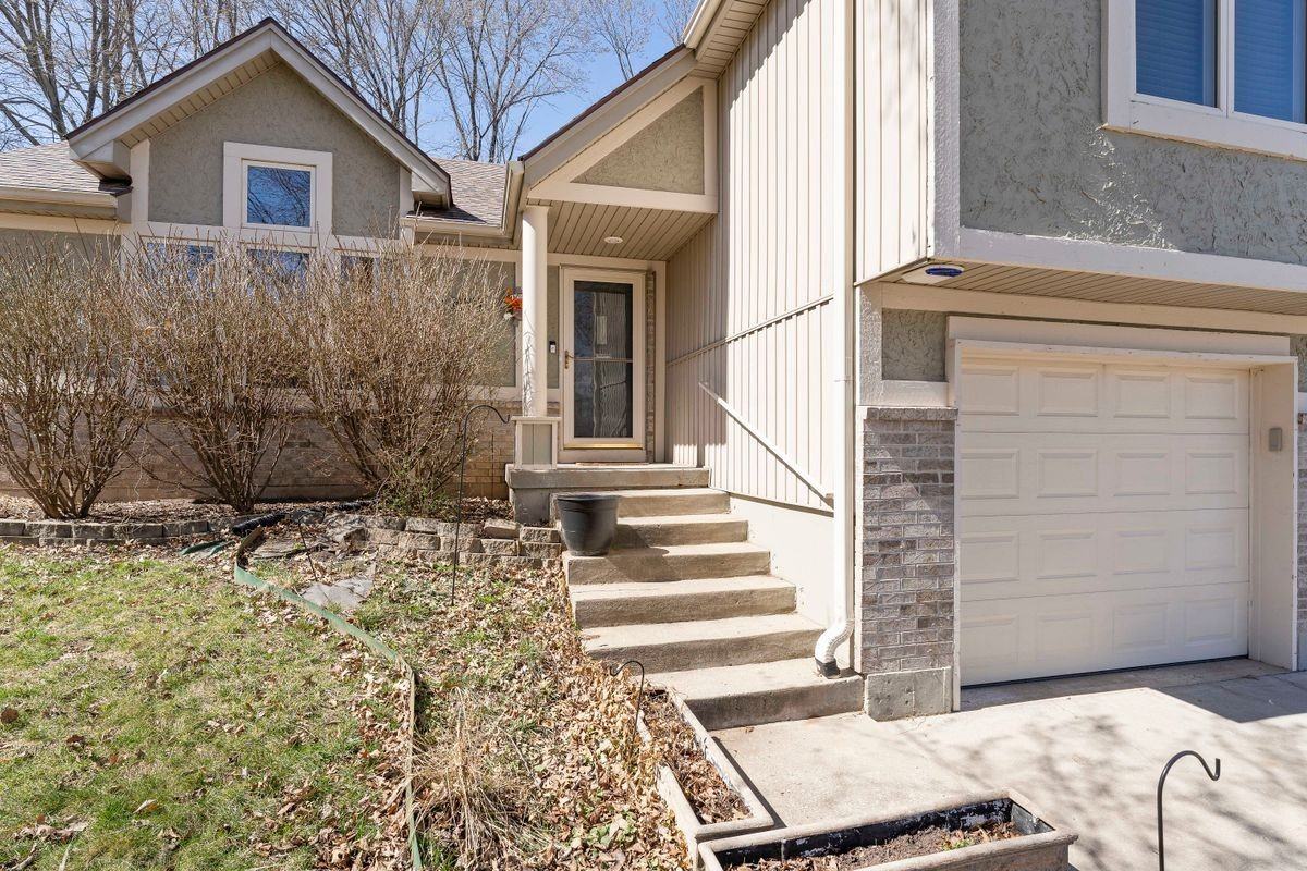 5708 N Mayview Ave - Photo 3 of 40