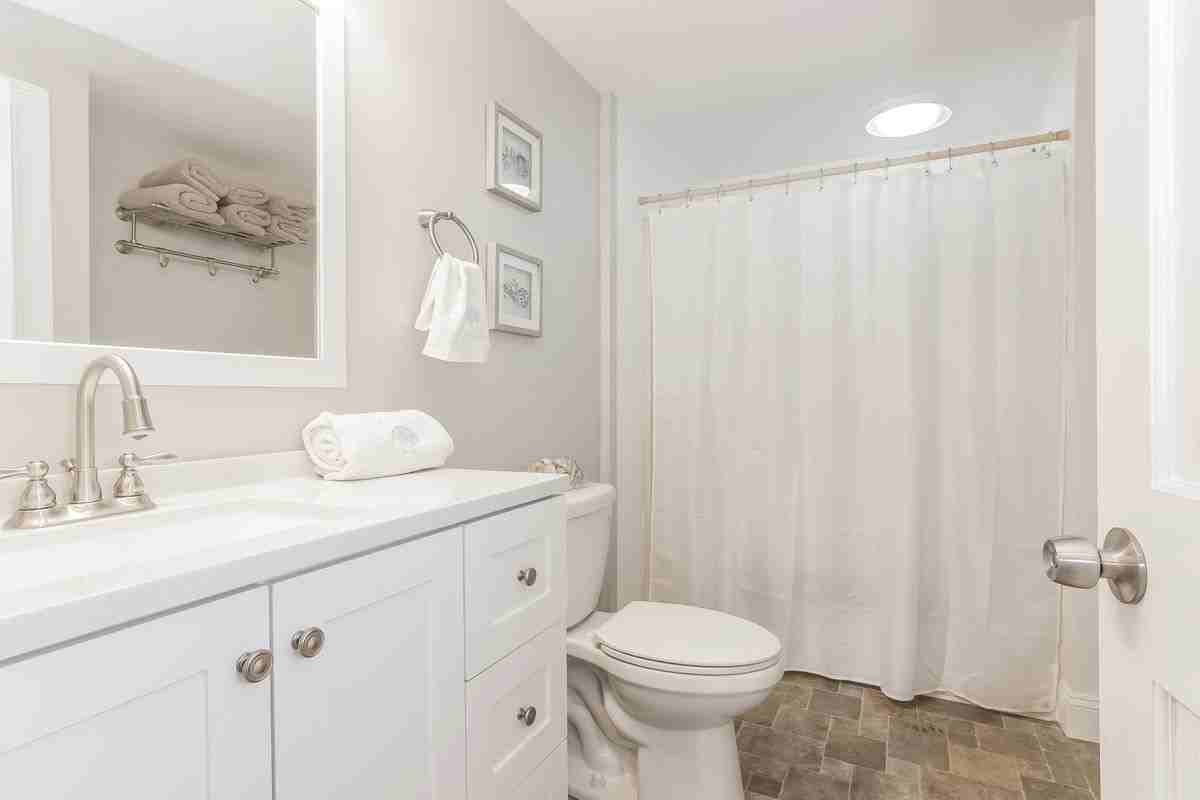 18 Thompson Ln - Photo 7 of 12