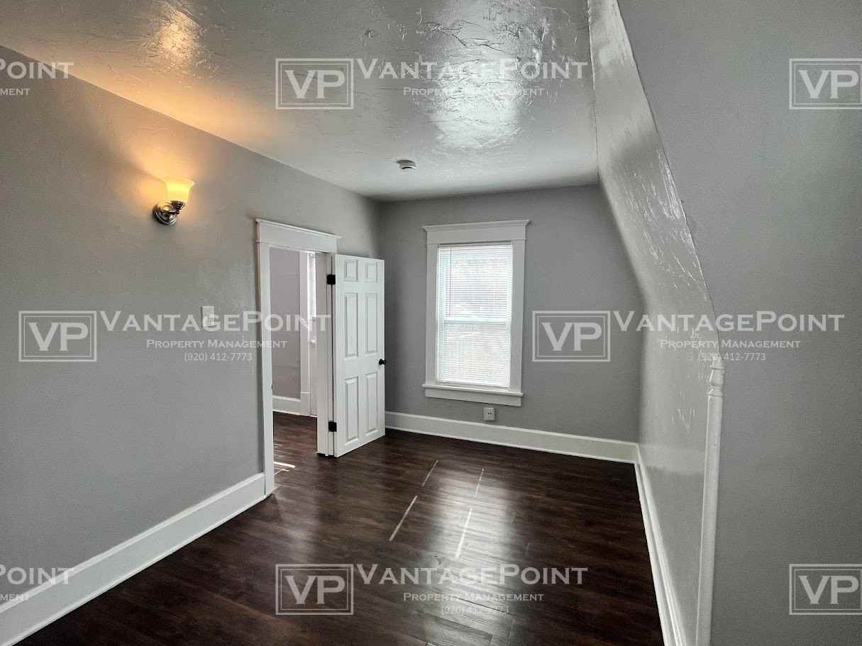 745 S Irwin Ave - Photo 3 of 12