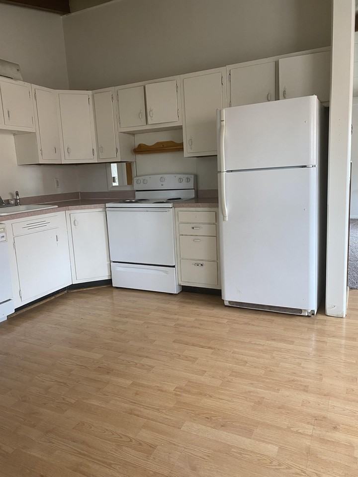 107 13th St - Photo 2 of 11