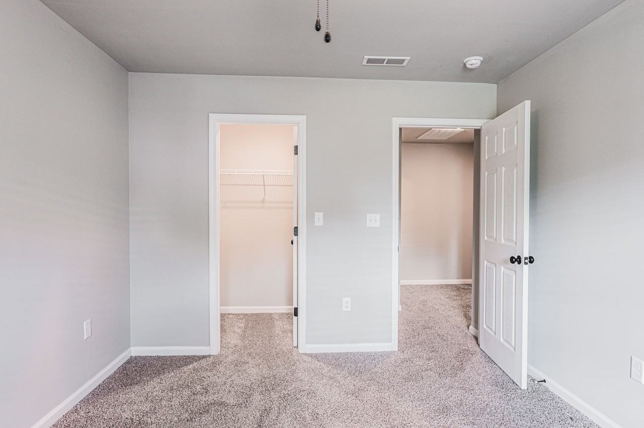 237 Whispering Hills Blvd - Photo 2 of 31