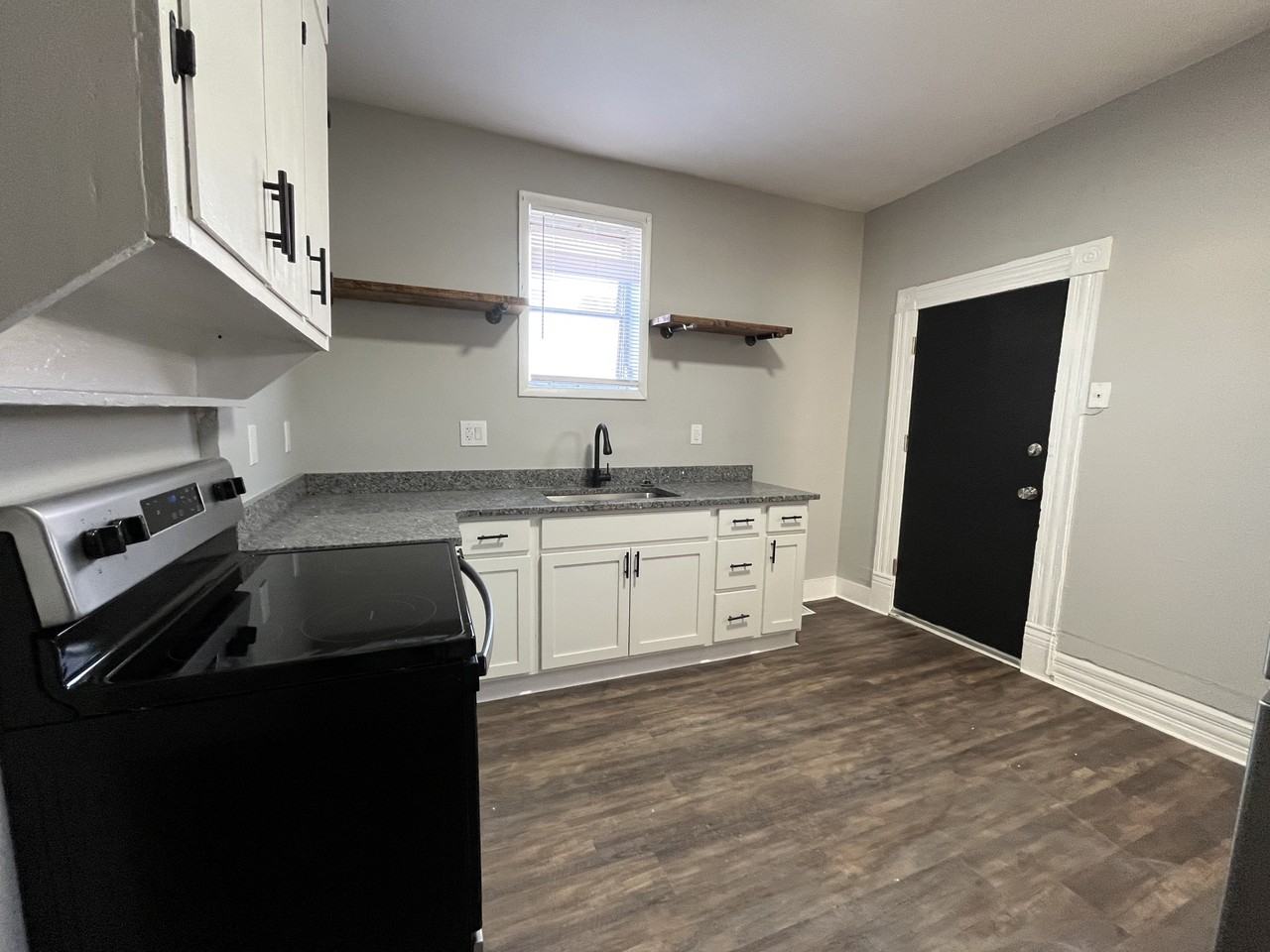 220 W Park Ave - Photo 3 of 20