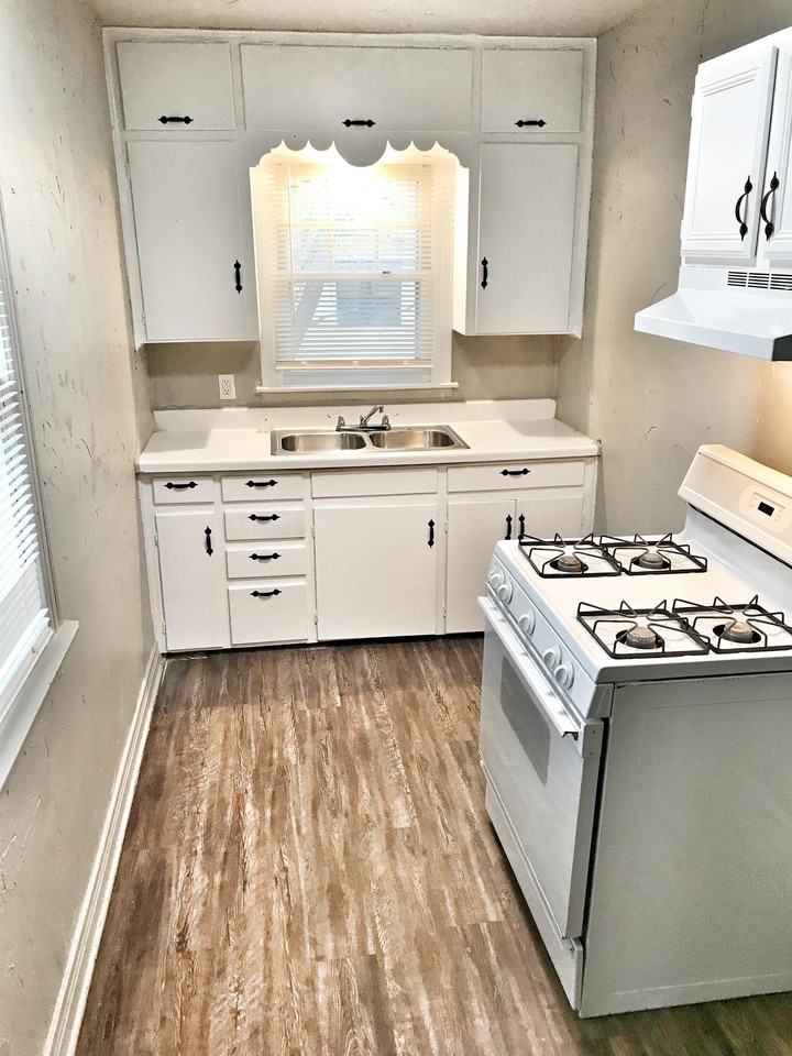 2808 Nw 27th St - Photo 3 of 8