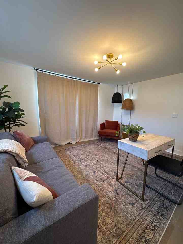 616 Stockell St - Photo 5 of 46