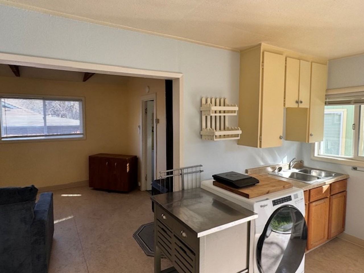 236 1/2 N Mountain Ave - Photo 4 of 16