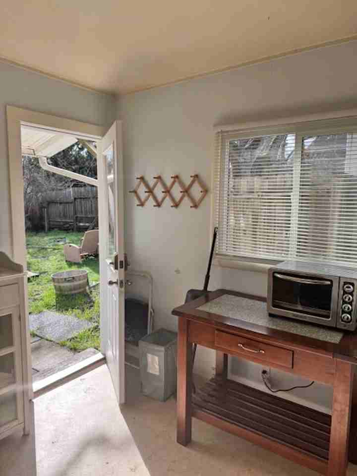 236 1/2 N Mountain Ave - Photo 6 of 16